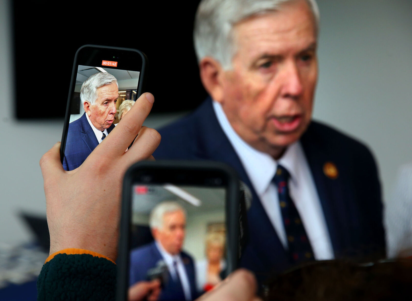 Missourians react with dismay to Parson’s commuting DWI sentence of former Chiefs coach